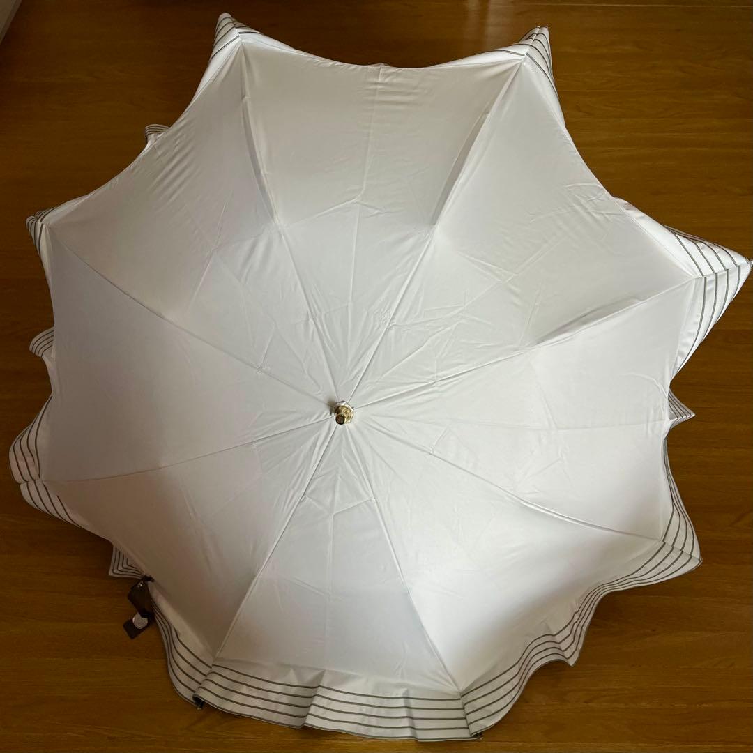 ビューランス　持ち手付き晴雨兼用日傘　ホワイト×カーキライン刺繍