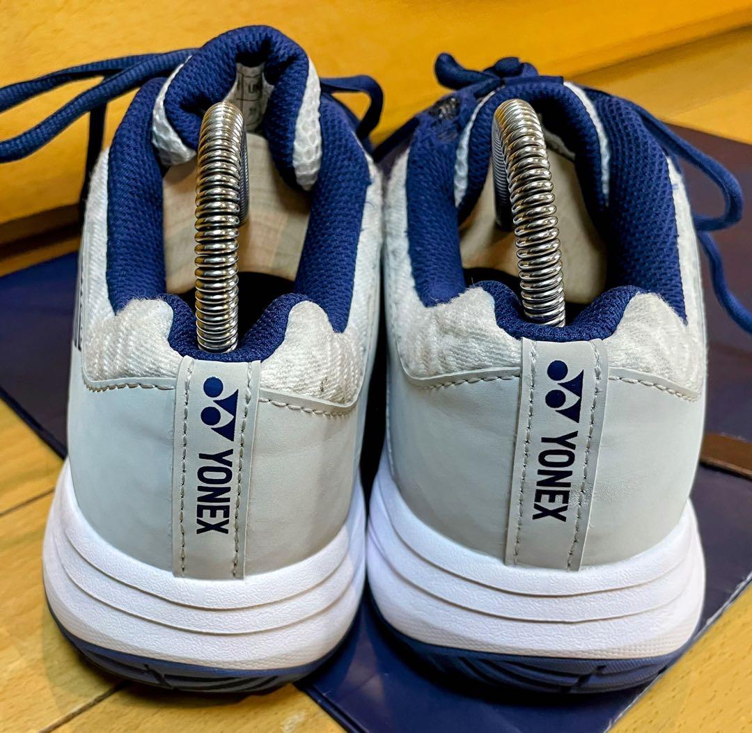 美品ヨネックスバドミントンシューズパワークッションカスケードアクセル3E26㎝