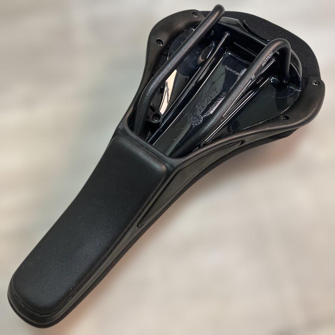 フィジーク Fi'zi:k サドル　B10