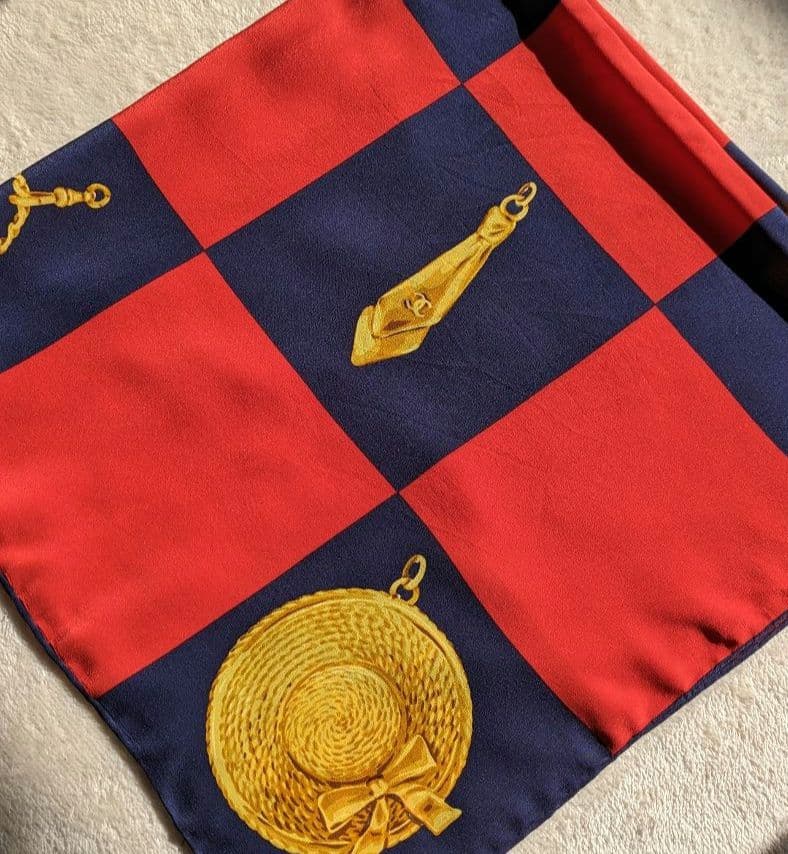 シャネル　チャームモチーフ　赤×紺×ゴールド