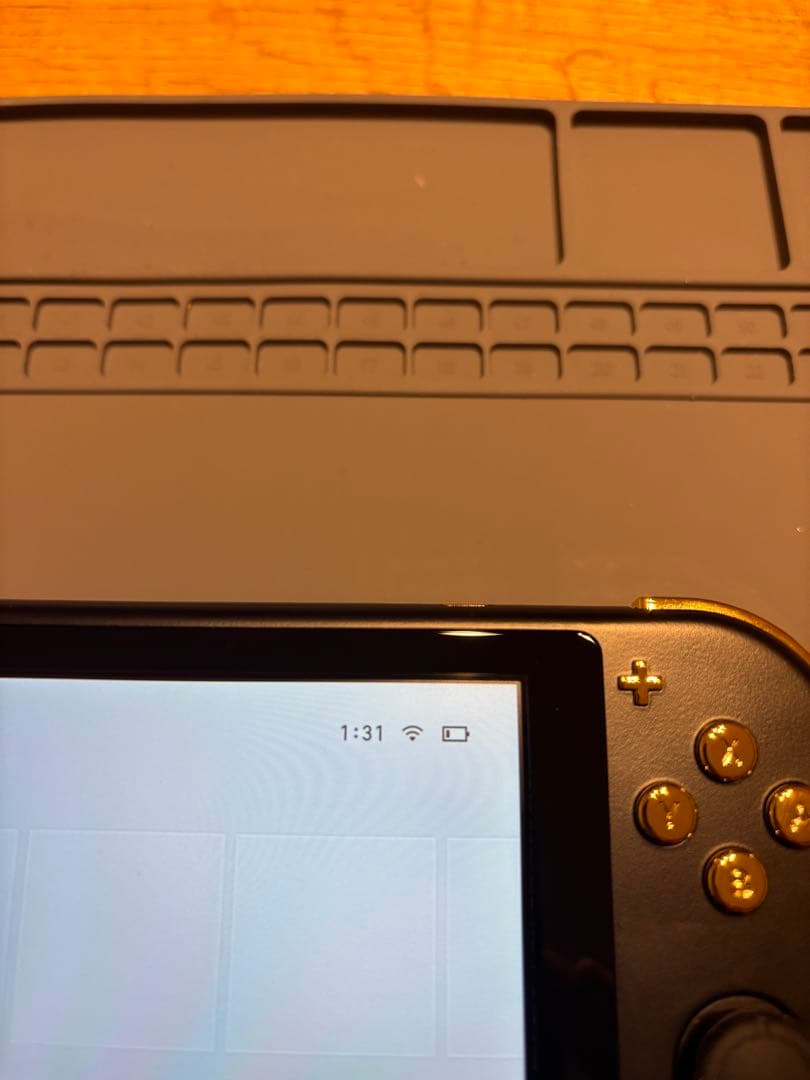 Nintendo Switch Lite本体　カスタム品　外装：金の波柄仕様