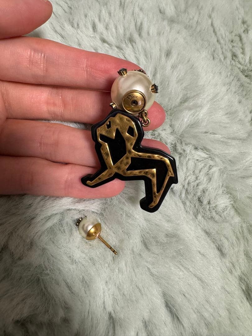 DIOR 今季新作 片耳ピアス ライオンチャーム