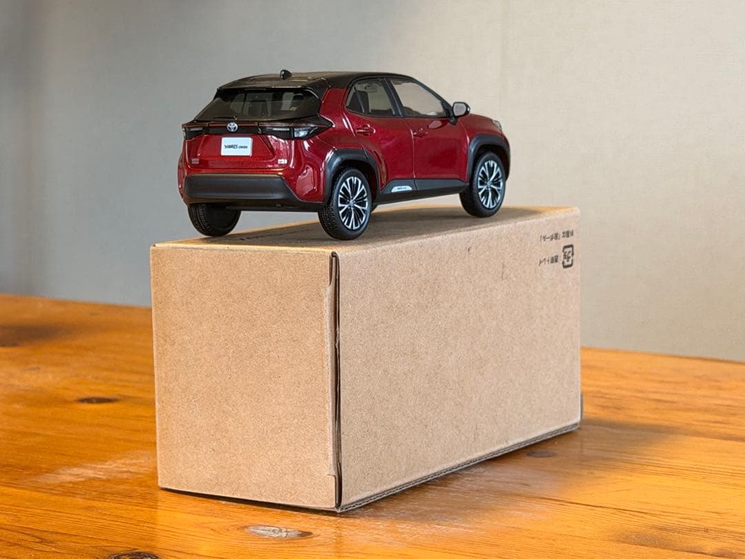 トヨタ ヤリスクロス カラーサンプル センシュアルレッドマイカ×ブラックマイカ