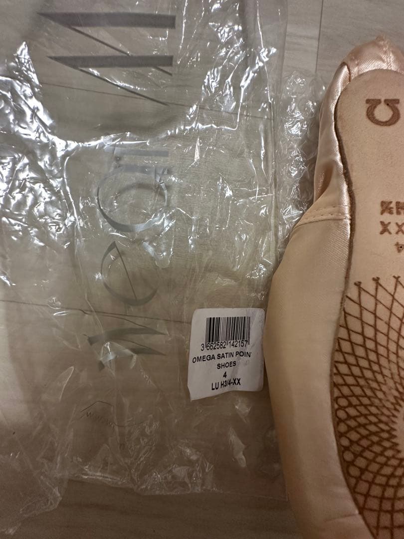 ウエアモア　OMEGA SATIN POINTE SHOES 4 ベージュ