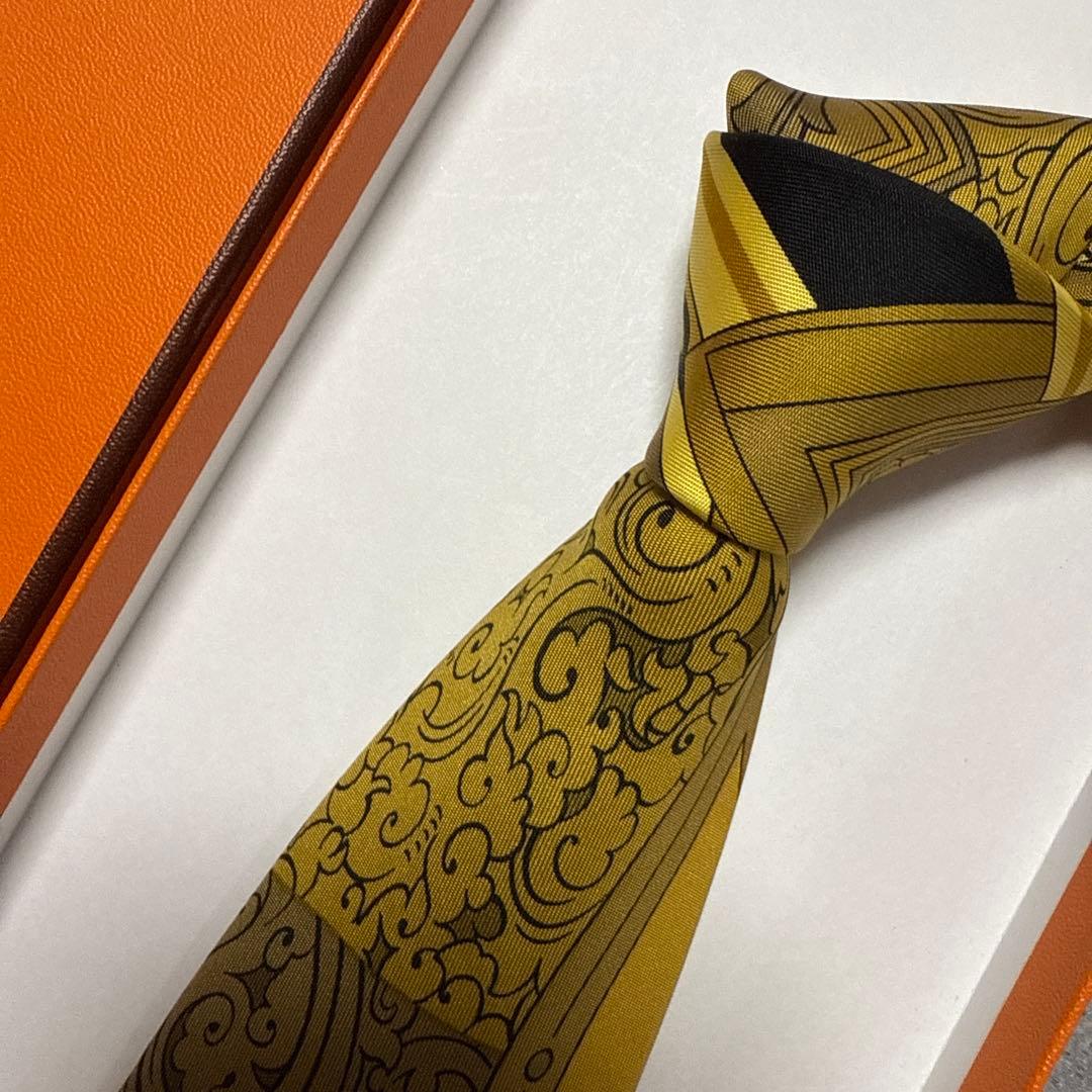 エルメス　ネクタイ　黄色ベージュ　スカーフ柄　総柄　動物　馬柄