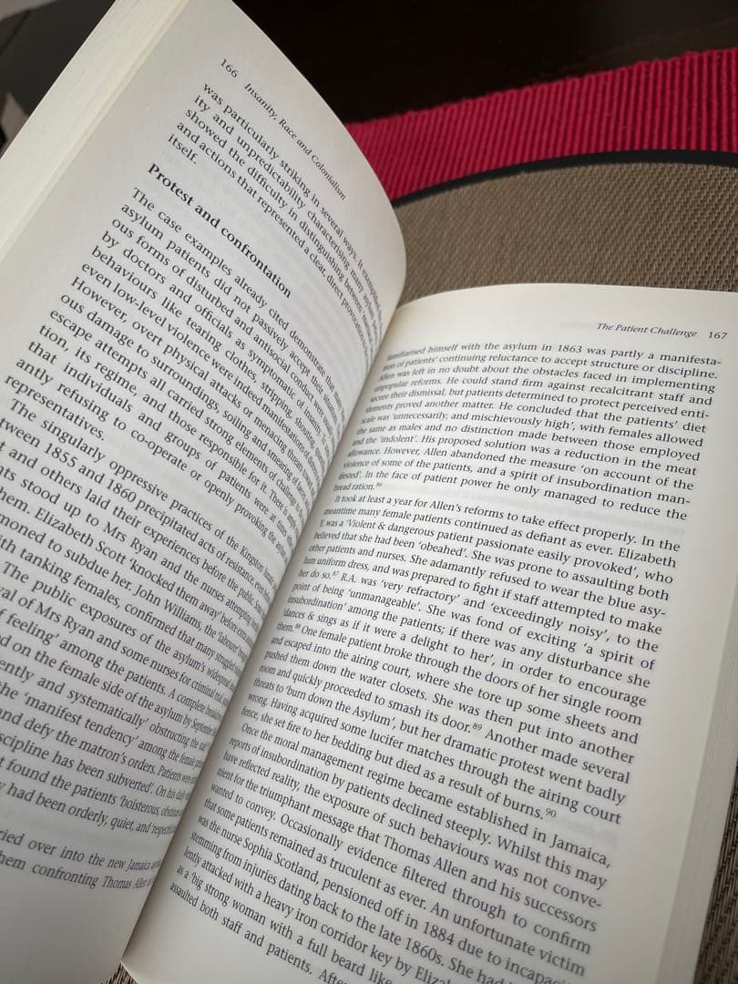 洋書 Insanity, Race and Colonialism