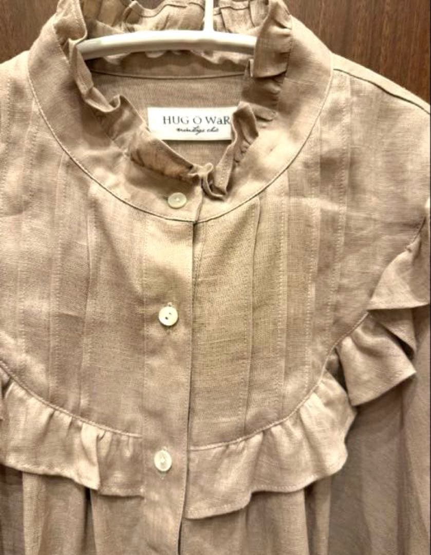 ハグオーワー　リネンフリルブラウス　ピンクベージュ