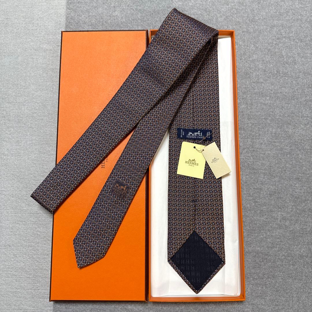 未使用タグ付　箱付　エルメス　ネクタイ　紺・オレンジ　H柄 シルクジャガード