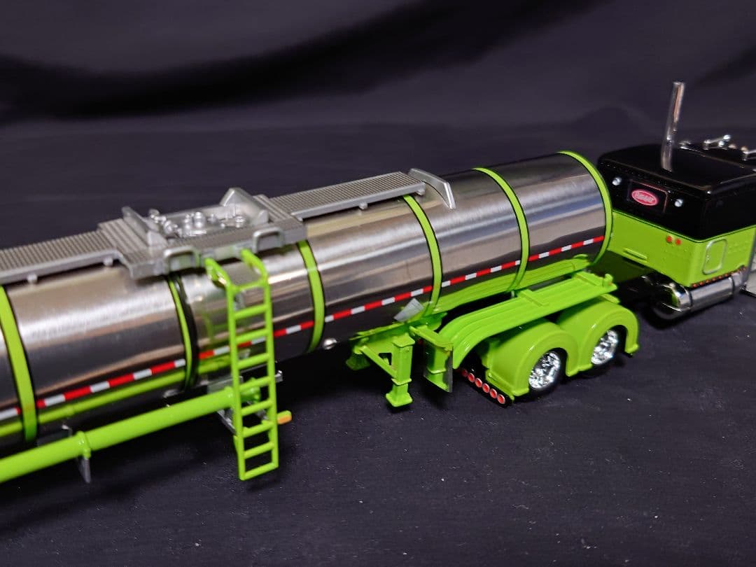 DCP1/64Peterbilt379ダイキャストプロモーショントラックミニカー