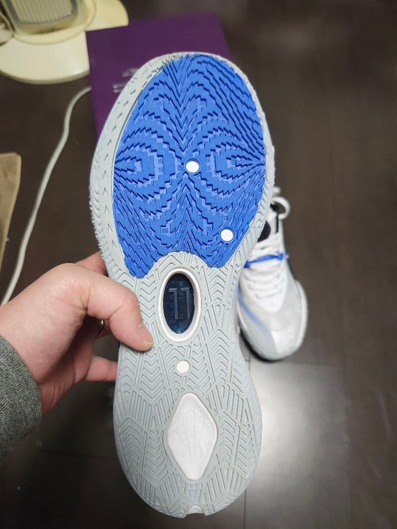 ANTA カイリーバスケットボールシューズ ホワイト/ブルー/ブラック