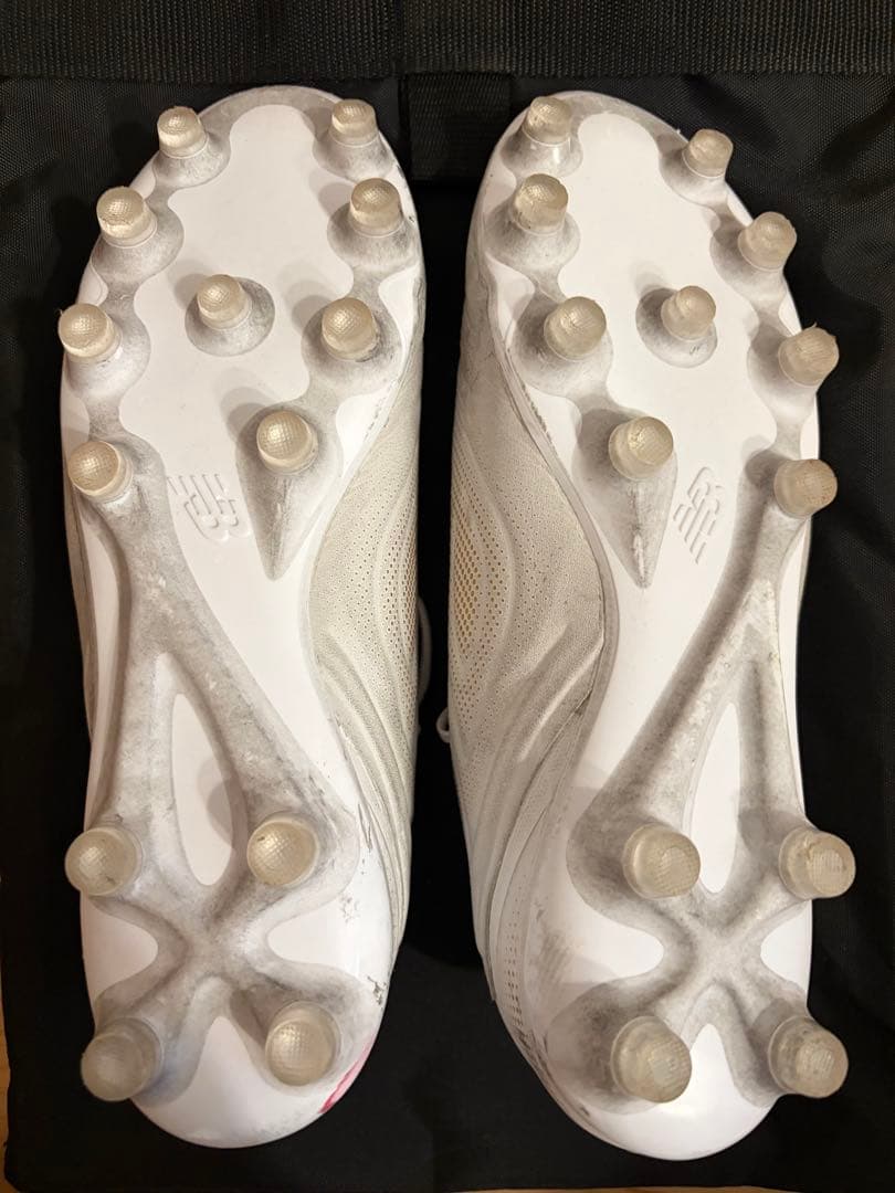 New Balance TSKELA ホワイト サッカーシューズ