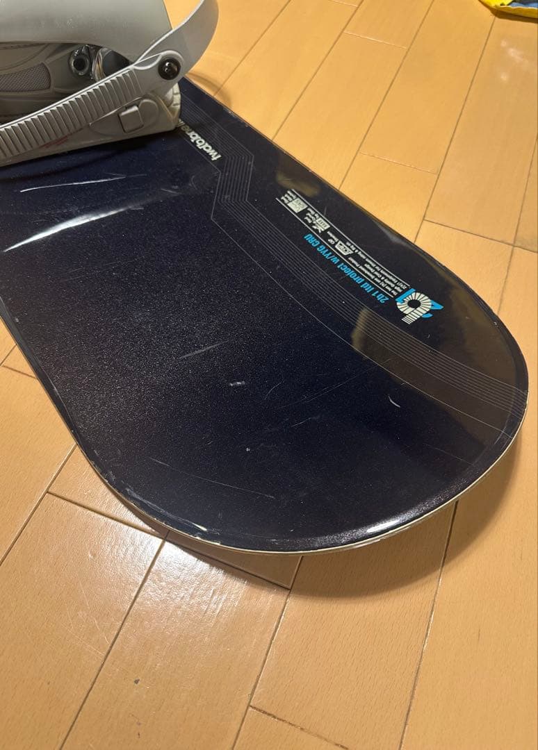 TWO B ONE ストラップ式バインディング付きスノーボード