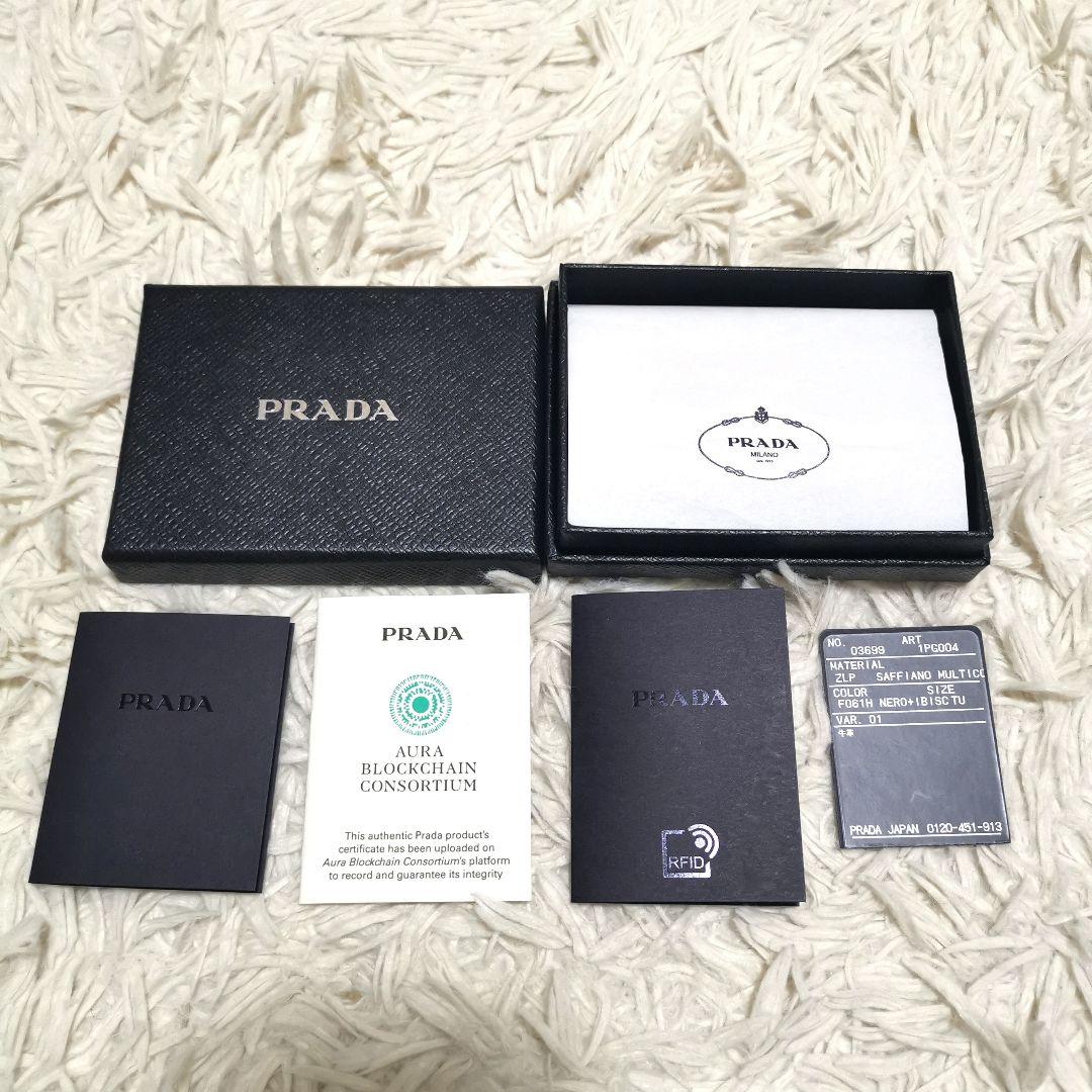 極美品✨PRADA キーケース サフィアーノレザー ブラック ピンク ロゴ刻印