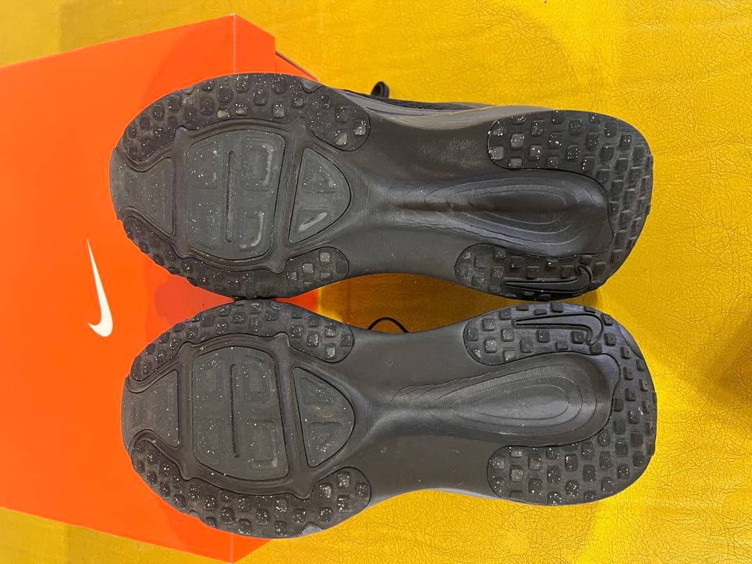 ナイキ ボメロ18 NIKE VOMERO18 オールブラック　27.5cm