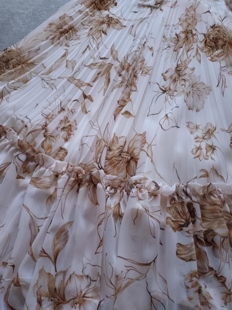 オーディアミューズ★ボウタイプリーツワンピース★ベージュ系★42★未使用品