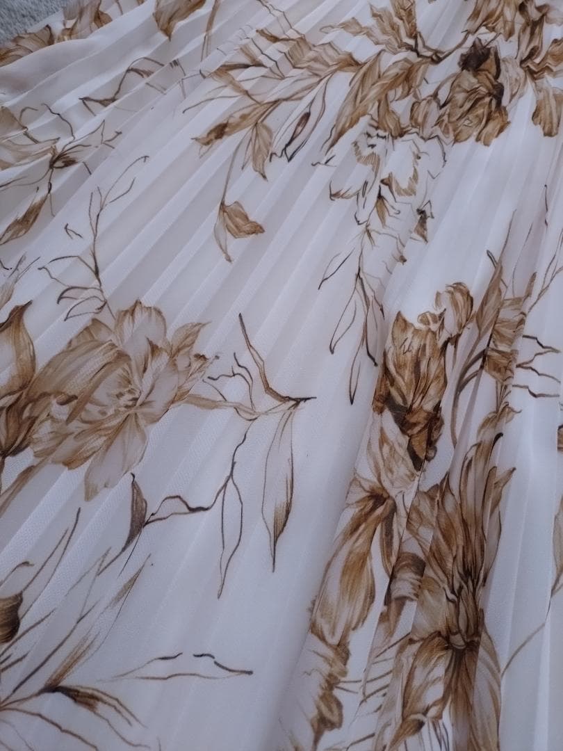 オーディアミューズ★ボウタイプリーツワンピース★ベージュ系★42★未使用品