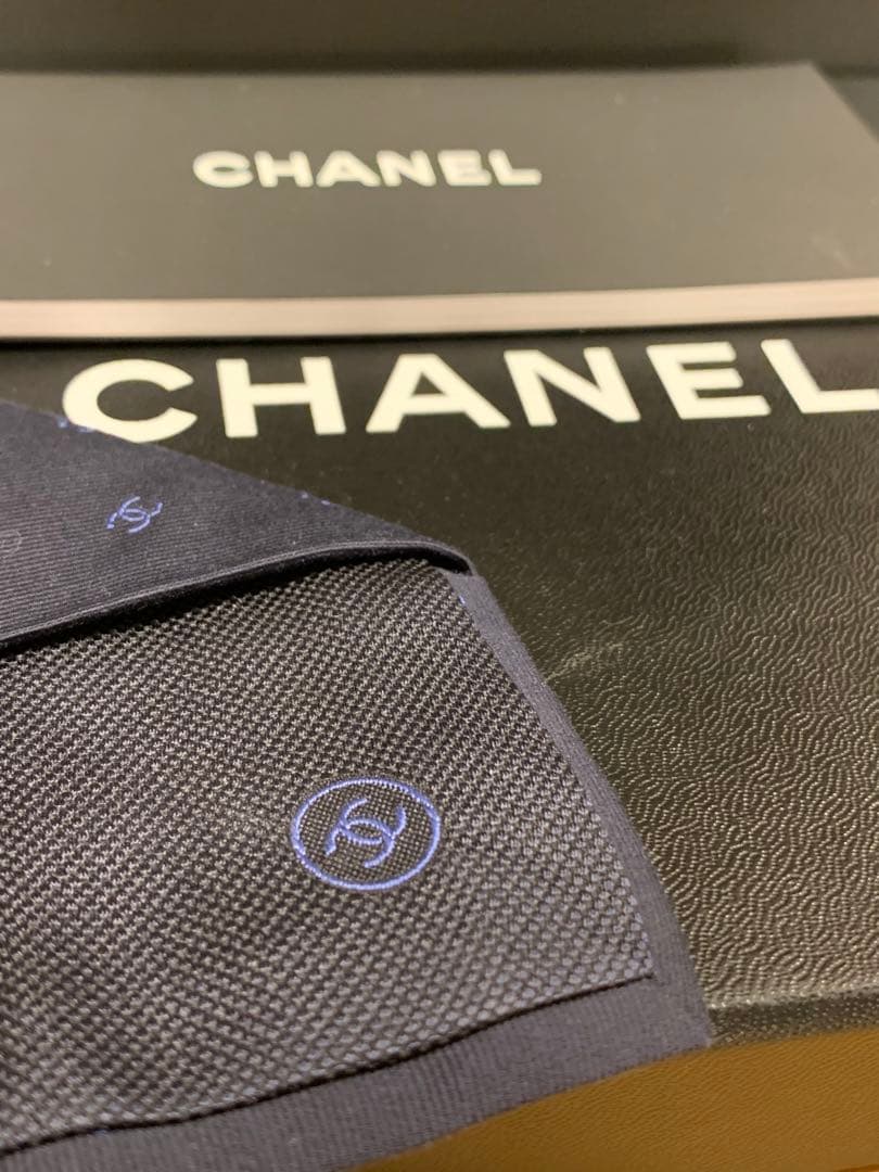 【極美品】CHANEL 現行モデル　ネクタイ ネイビー シャネルロゴパターン