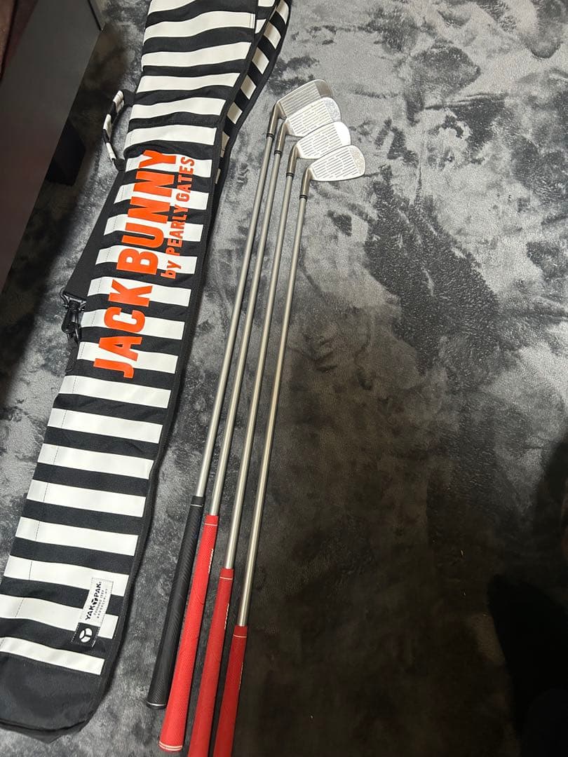 ジャックバニーゴルフバックとクラブ