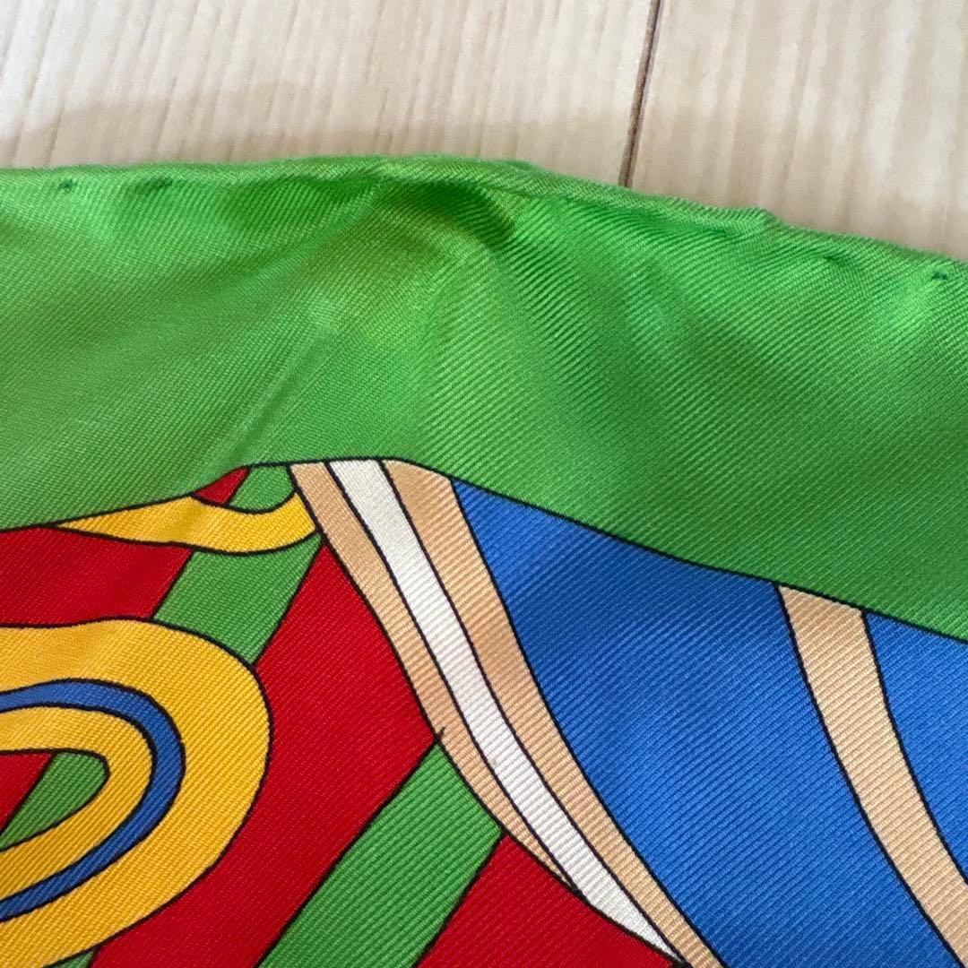 めちゃくちゃ素敵なロンシャンのシルク、スカーフです。 ポップで大人オシャレです