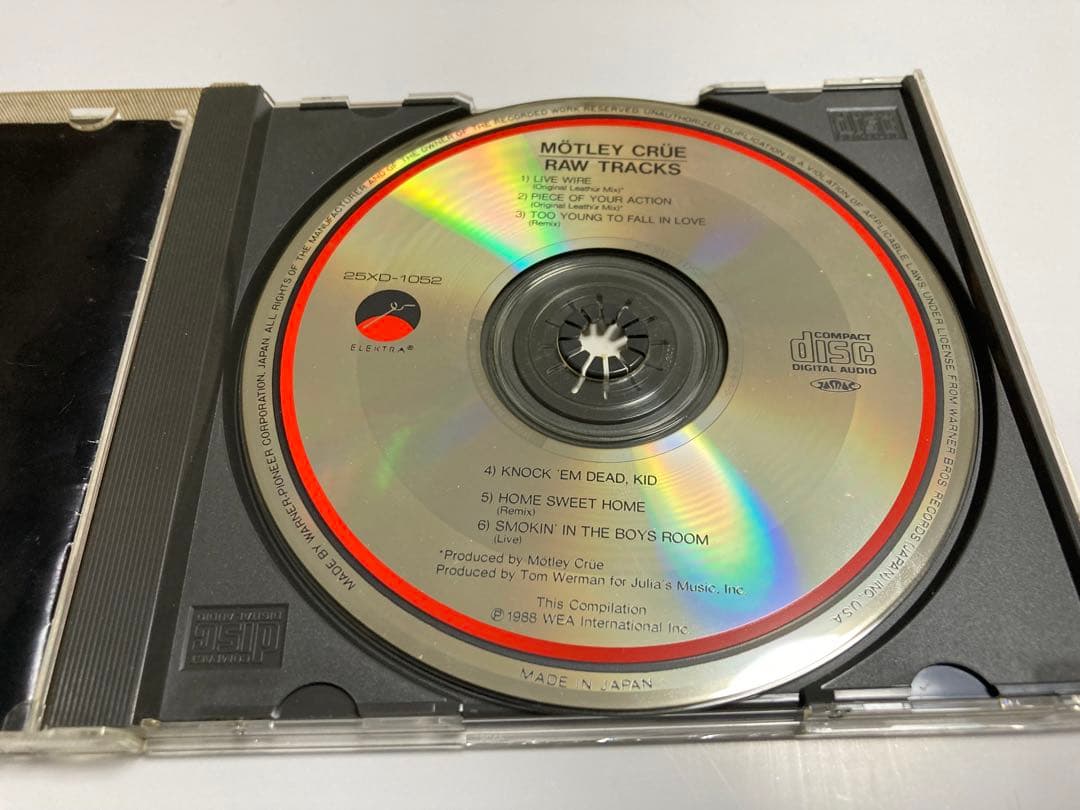 レアMötley Crüe サインCD モトリー クルー　motley crue