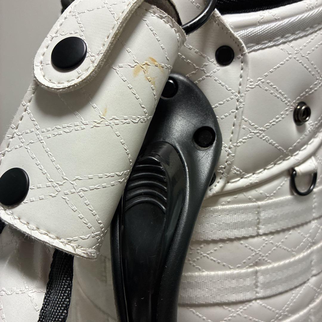 OAKLEY ホワイトキャディバッグ ロゴ