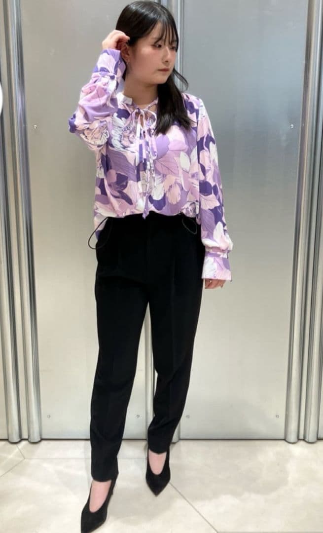 専用新品未使用タグ付きピンキーダイアングラフィカルフラワープリントブラウス