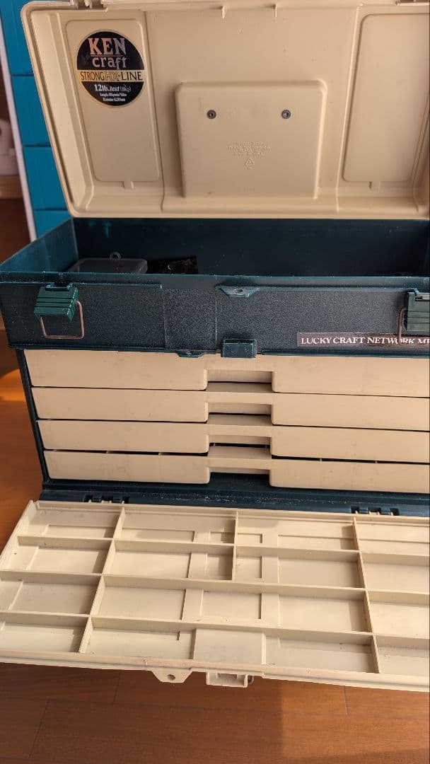 PLANOタックルボックス ＋各種ルアー＋フック、シンカー　バスフィッシング一式