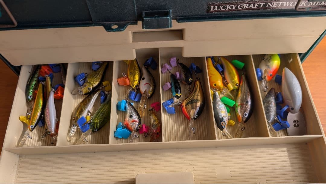 PLANOタックルボックス ＋各種ルアー＋フック、シンカー　バスフィッシング一式