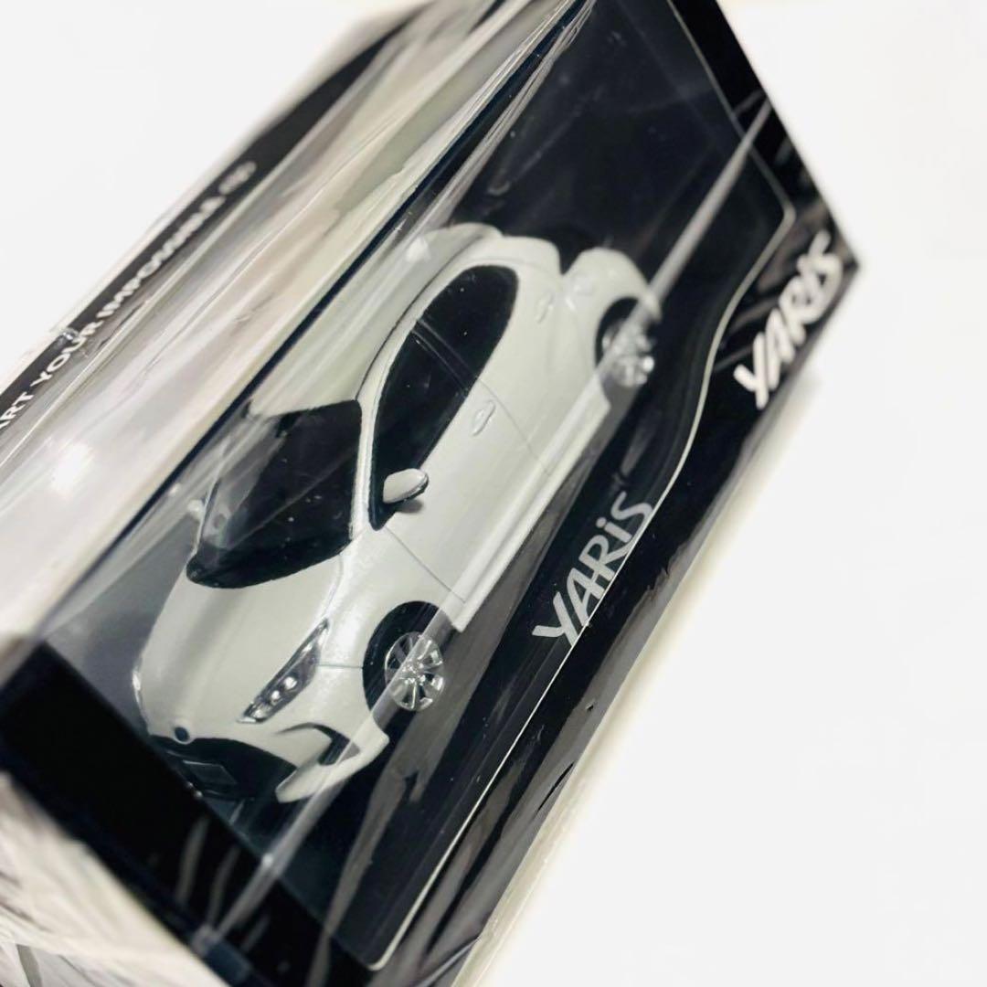 トヨタ ヤリス 1/30 ミニカー ホワイトパール 新品 未開封