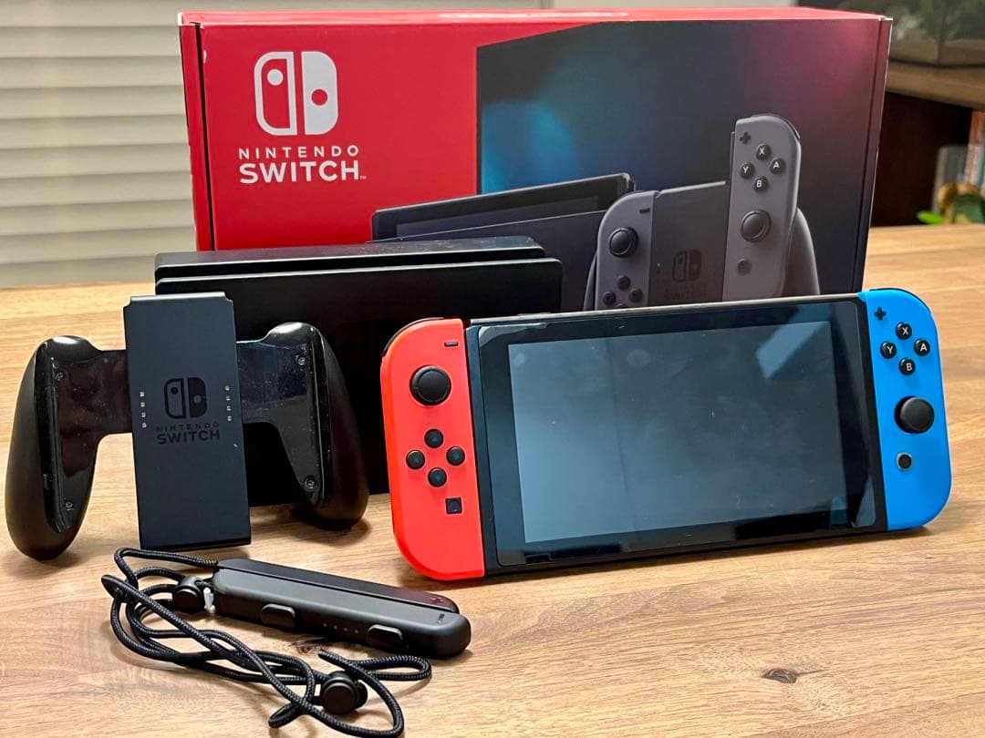 m*m様 Nintendo Switch 赤/青 本体 + 付属品