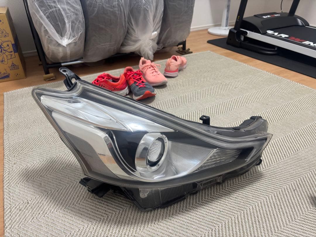 プリウスα 後期　純正LEDヘッドライト左右