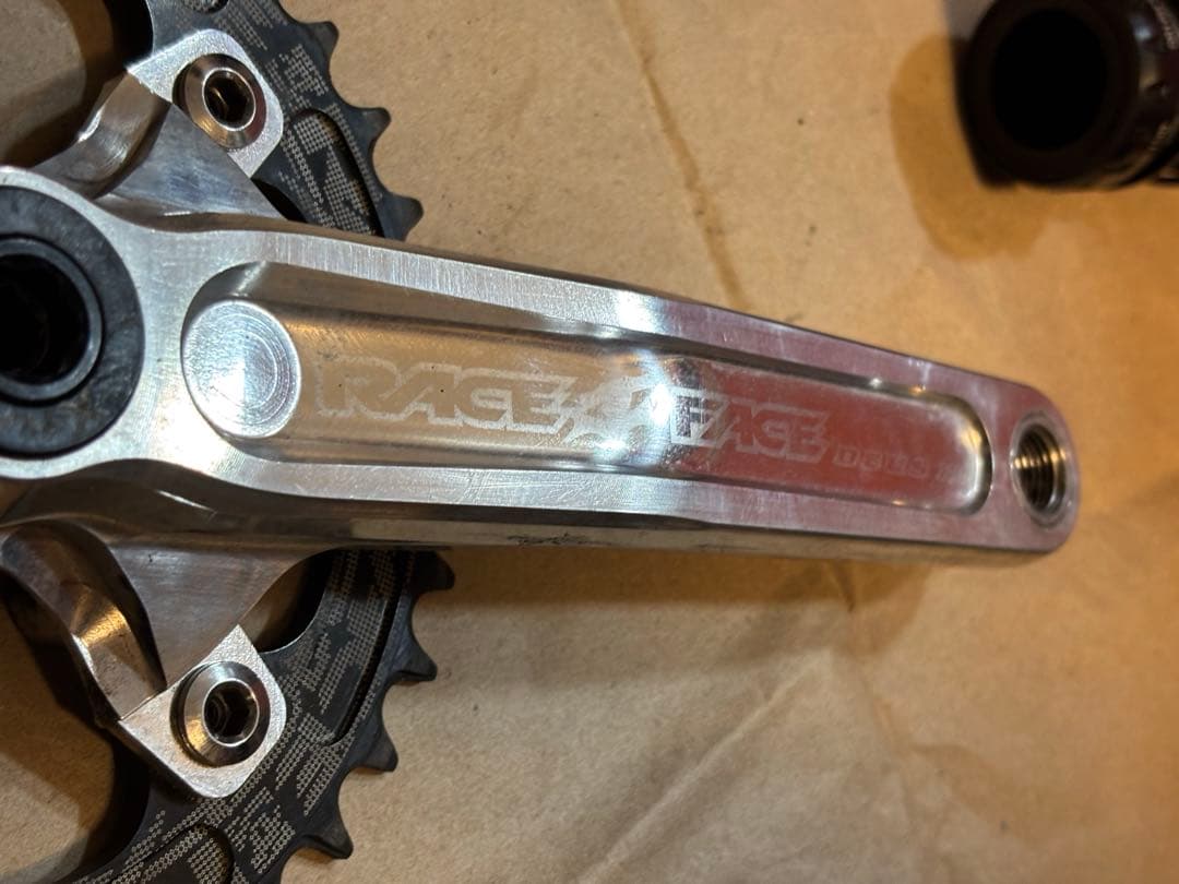 Raceface Deus XCクランク・チェーンリング・BB