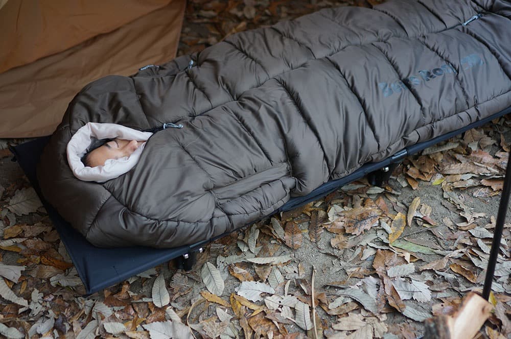 超美品ベアーズロック マミー型センタージッパー 寝袋-15℃ FX-451G 黒