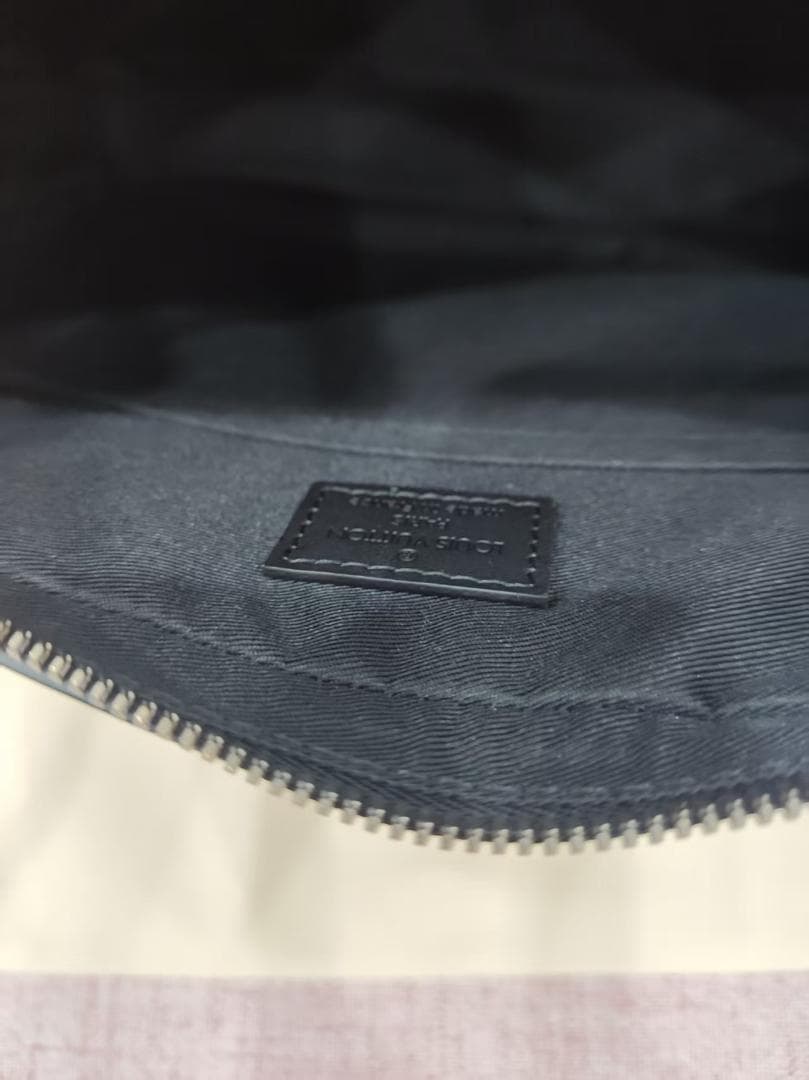 ルイヴィトン エクリプス トリオ メッセンジャーバッグ 黑