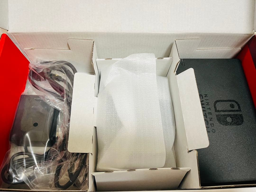 ニンテンドーSwitch 完品　ケース　SDカード　ソフト　おまけ付　スイッチ