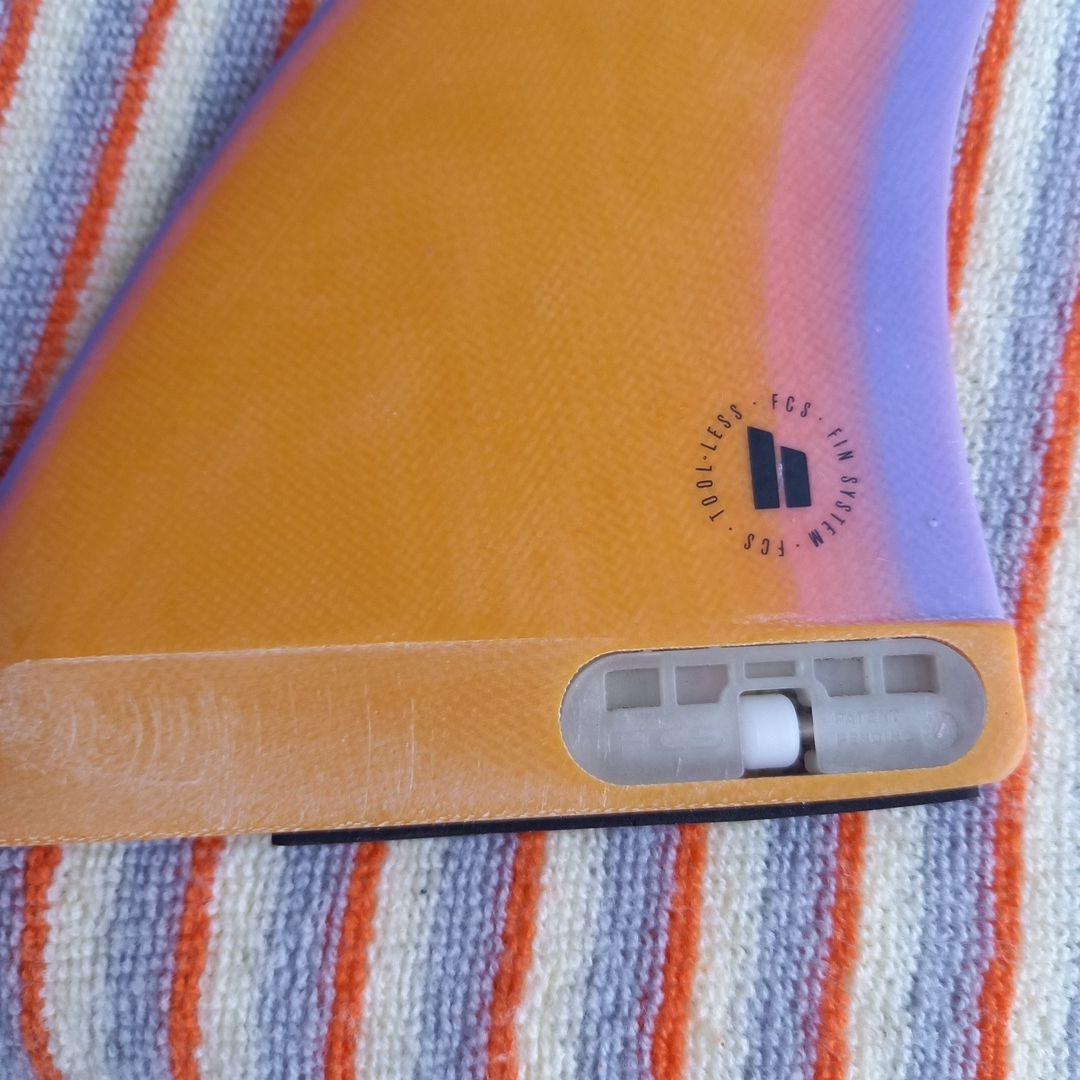 オレンジ紫グラデーション サーフボードフィン