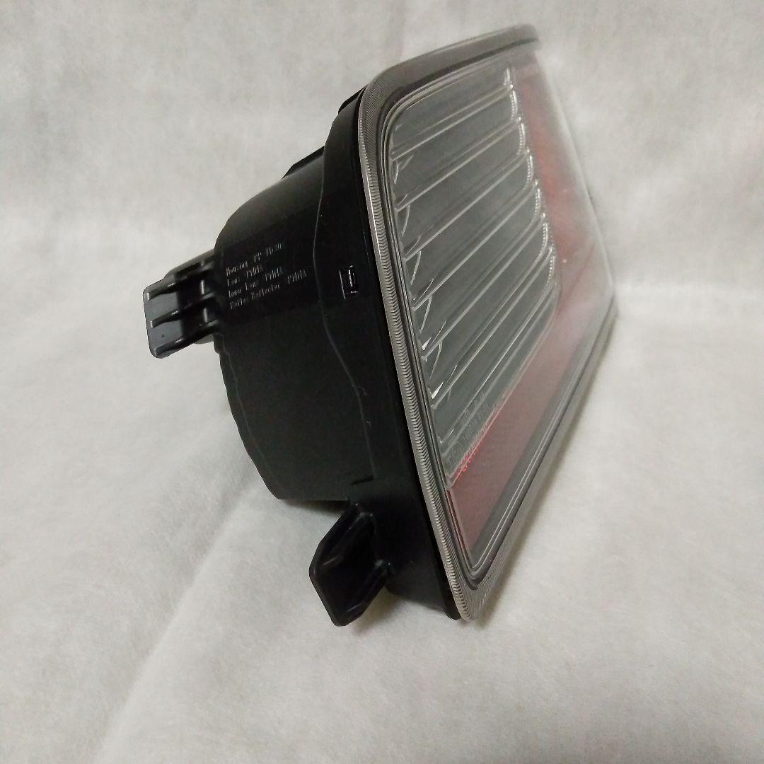 ダイハツ ハイゼット S710V 右テールレンズ テールランプ