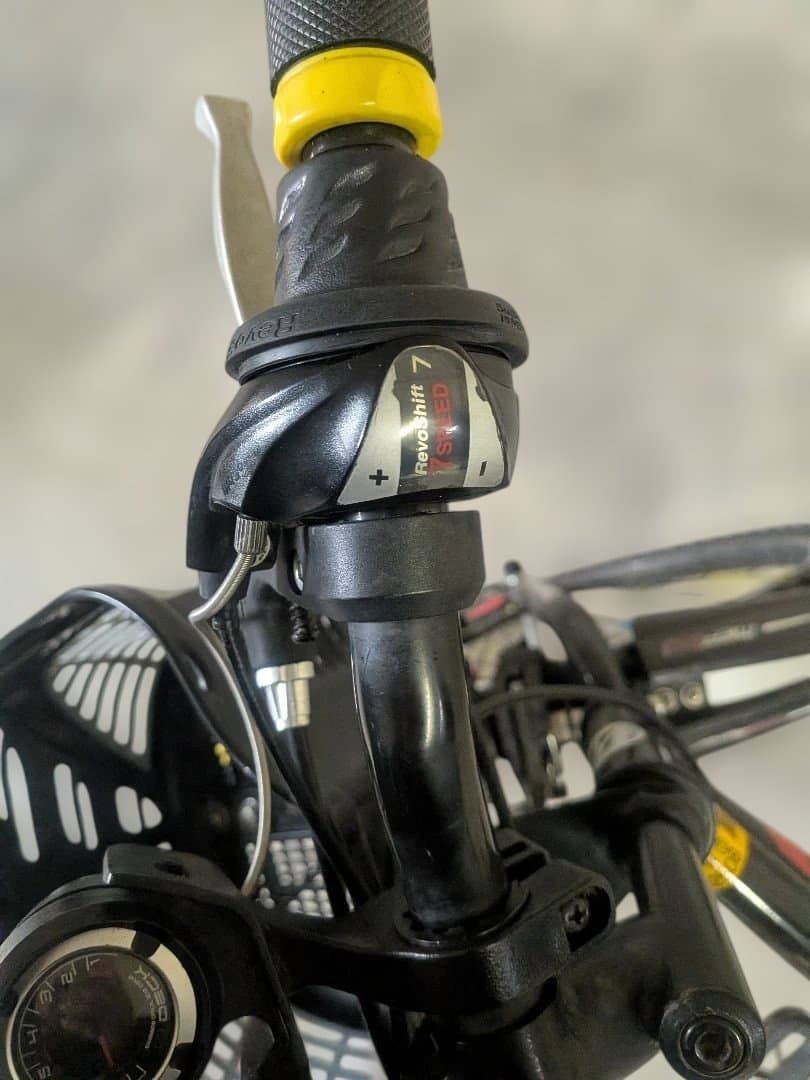 ブリヂストン 自転車 クロスファイア　黒　24インチ　東京都新宿区