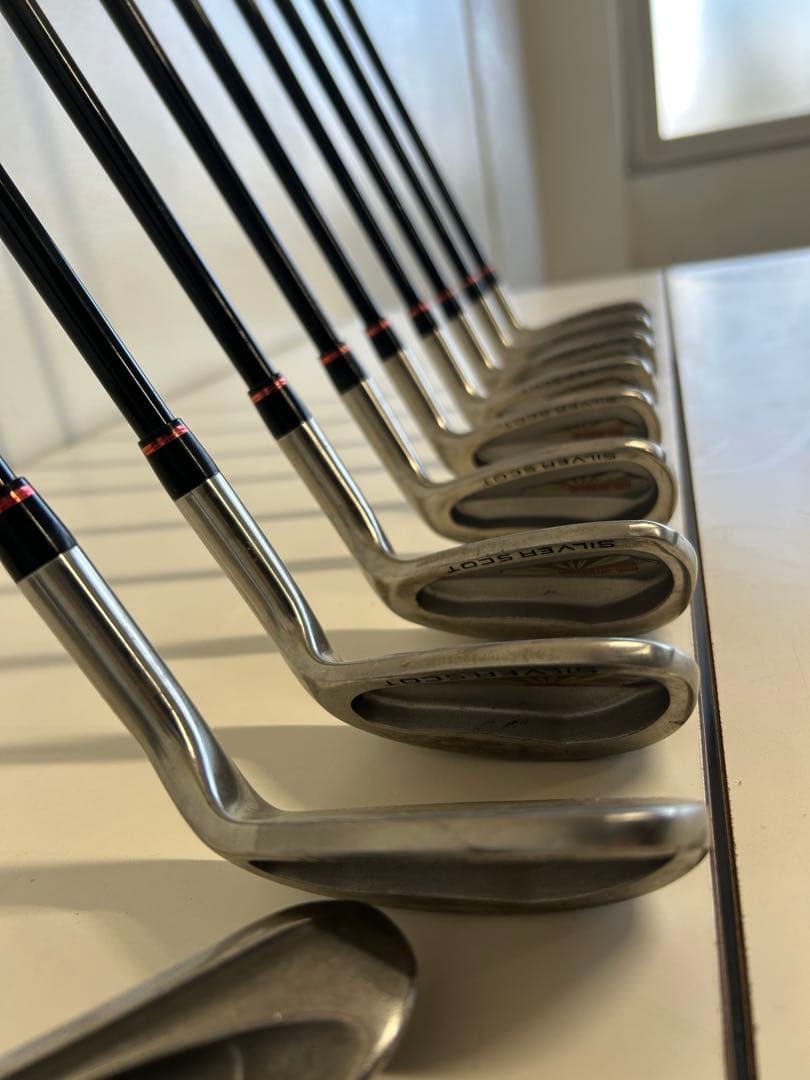 シルバースコット845sゴルフクラブセット一式。Srixon ゴルフバッグ