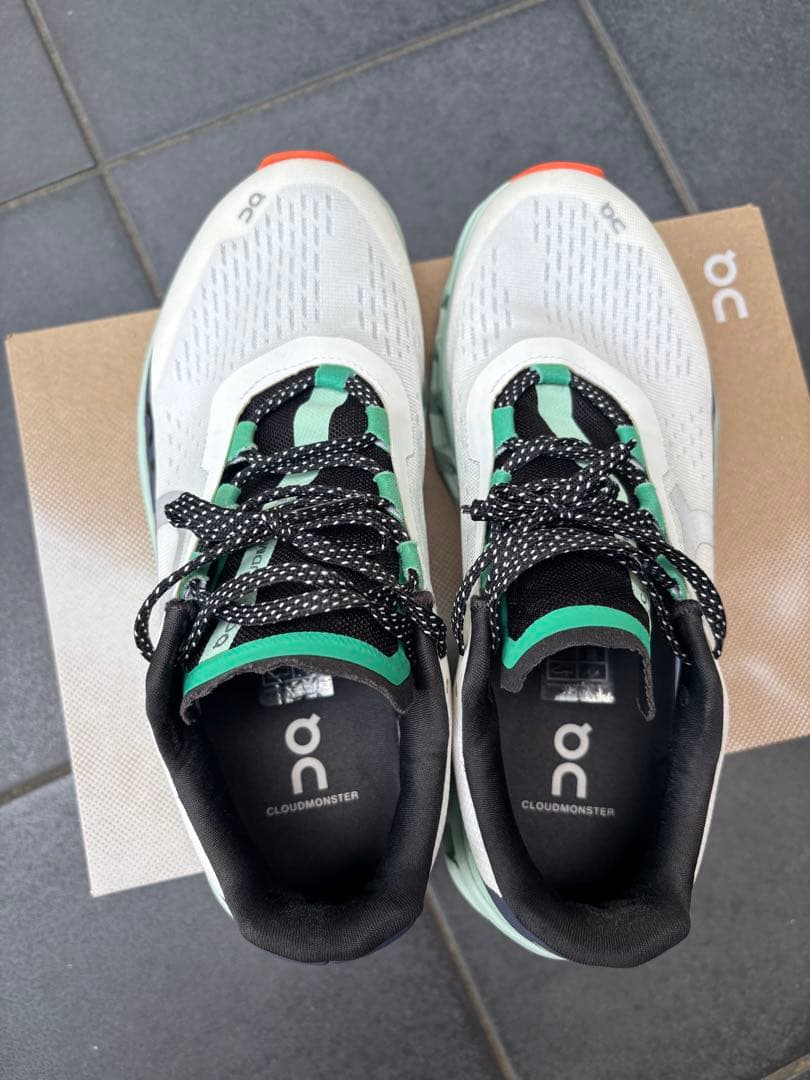 ON Cloud monster ランニングシューズ　26センチ
