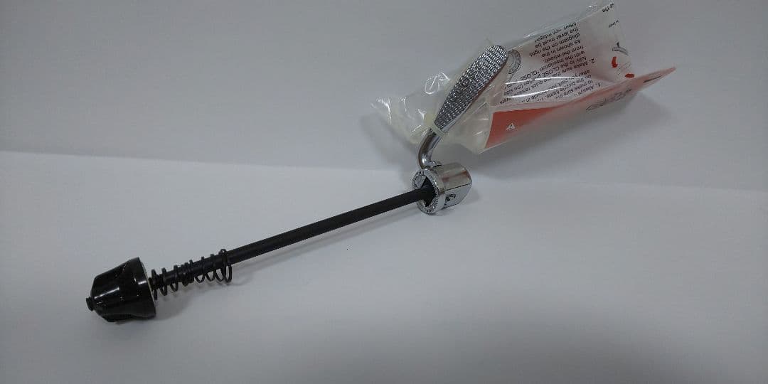 シマノ ハブダイナモ 6V-3.0W DH-C3000-3N-QR