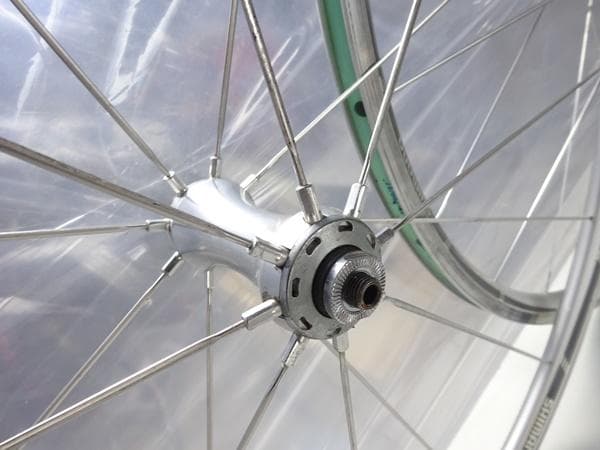 Shimano 700C 完組ホイール シルバー WH-R600