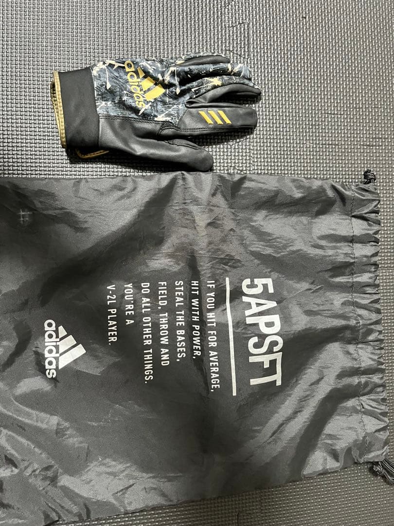 アディダス　軟式用グローブ（守備手袋、袋付）