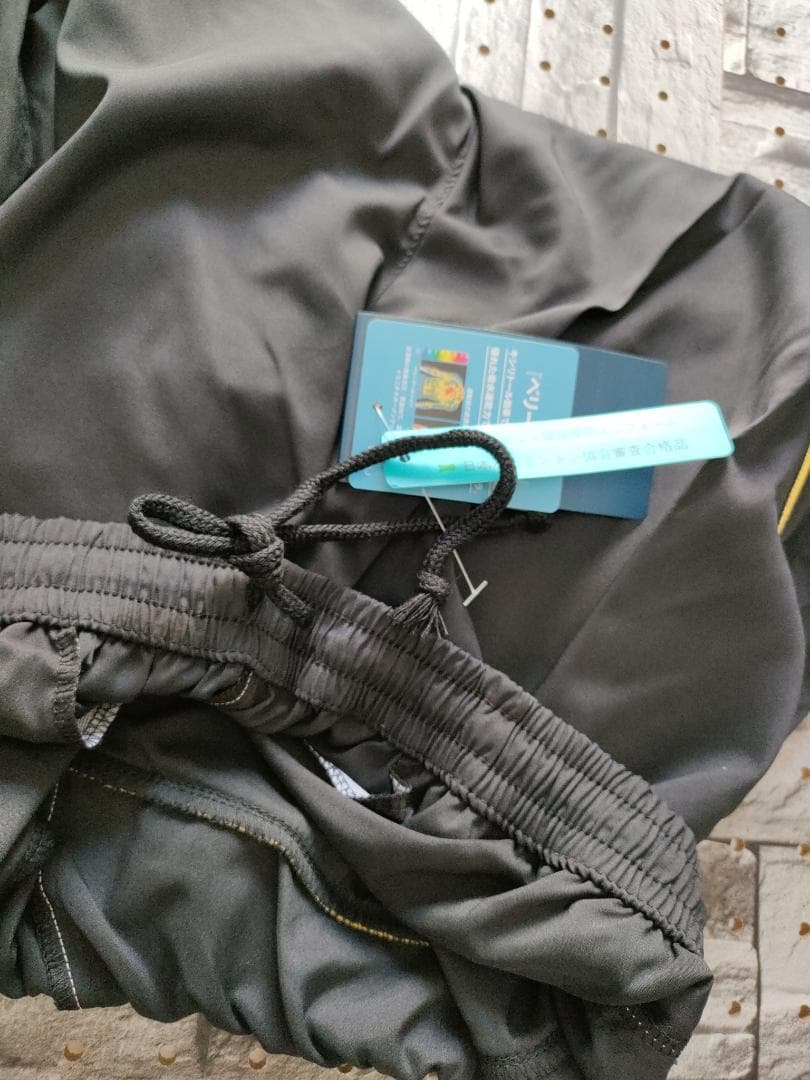 yonex ハーフパンツ 黒 M 白と金のLINE入り　匿名配送