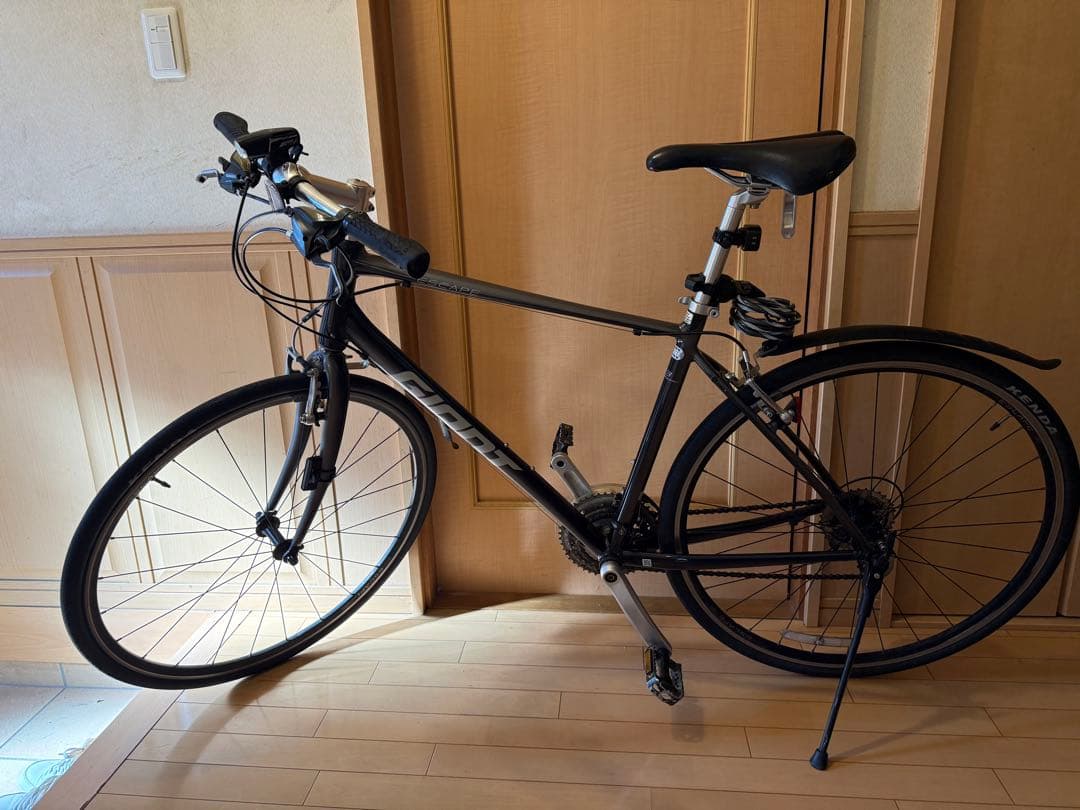 GIANT 22ESCAPE R3 ロードバイク ブラック　引取り限定