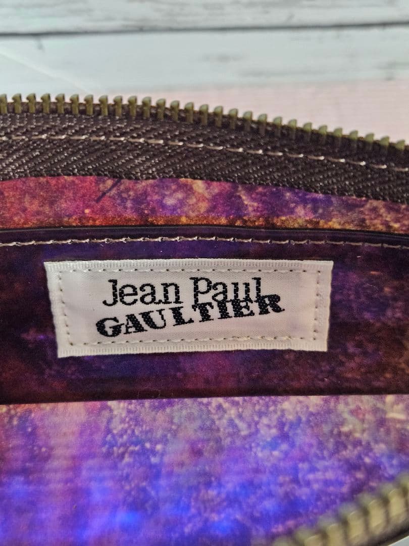 【新品】Jean Paul Gaultier☆Vサイバー三角ポーチ☆ゴルチェ