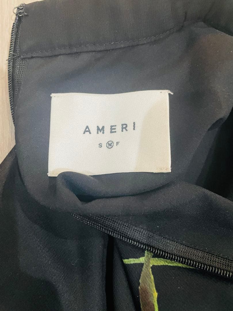 アメリ　花柄ワンピース