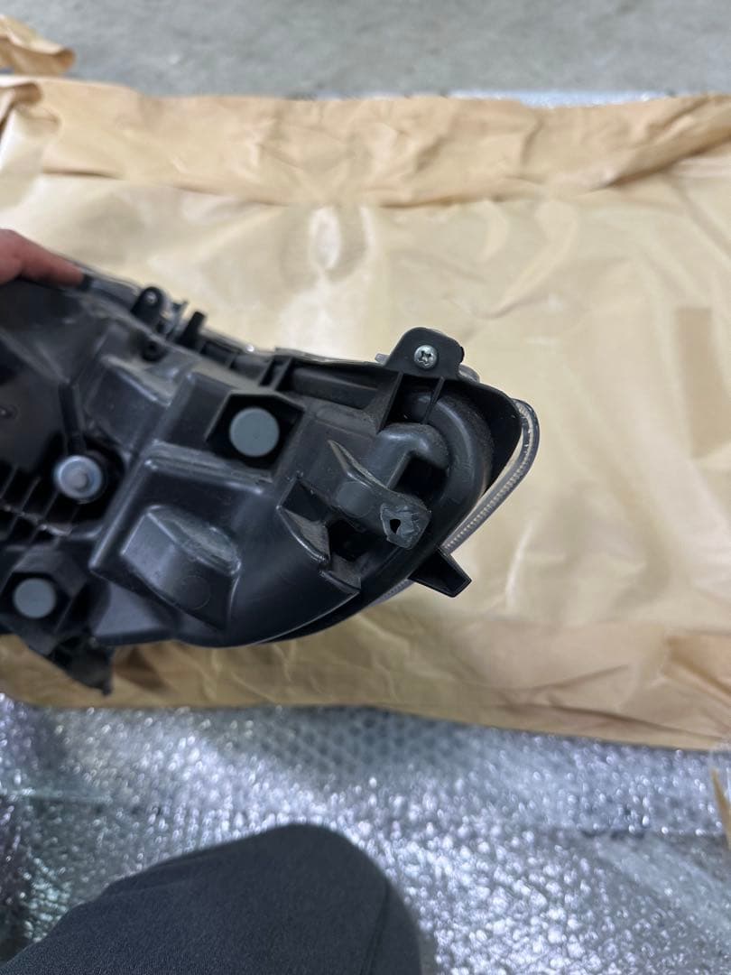 30アルファードハイブリ　右ヘッドライト3眼　シーケンシャルウィンカー