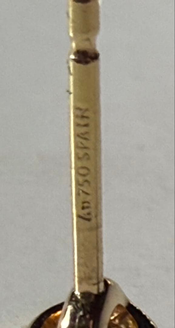 R*長様 片耳用 ティファニー K18 バイザヤード ダイヤ ピアス　極美品