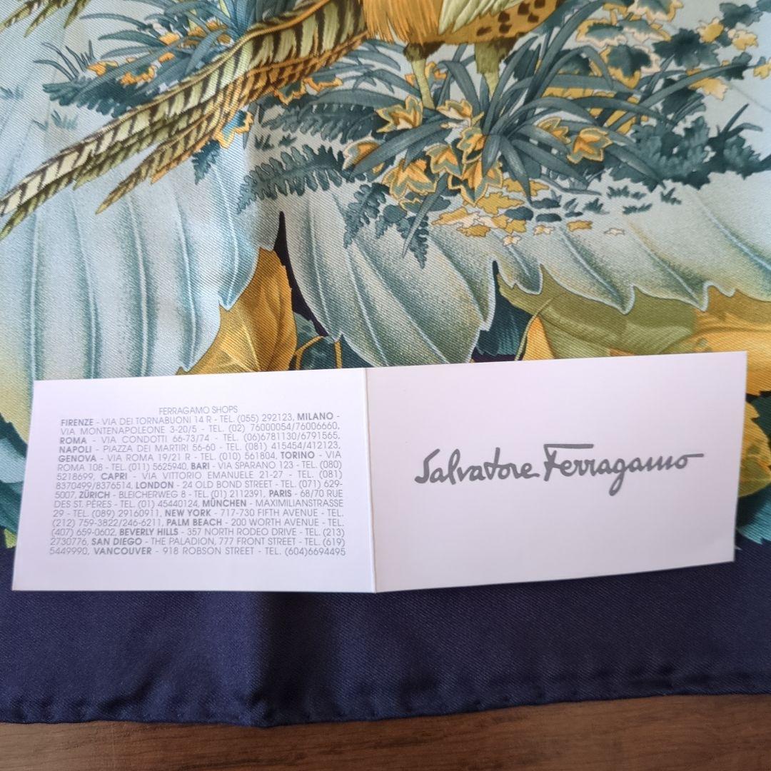 フェラガモ　大判シルクスカーフ 鳥と花柄